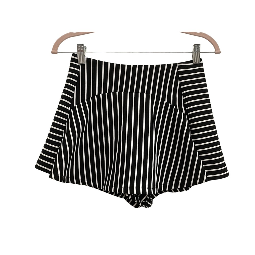 NEW Rumor Boutique Skort Womens Small  Black‎ White Striped Mini Skirt Shorts